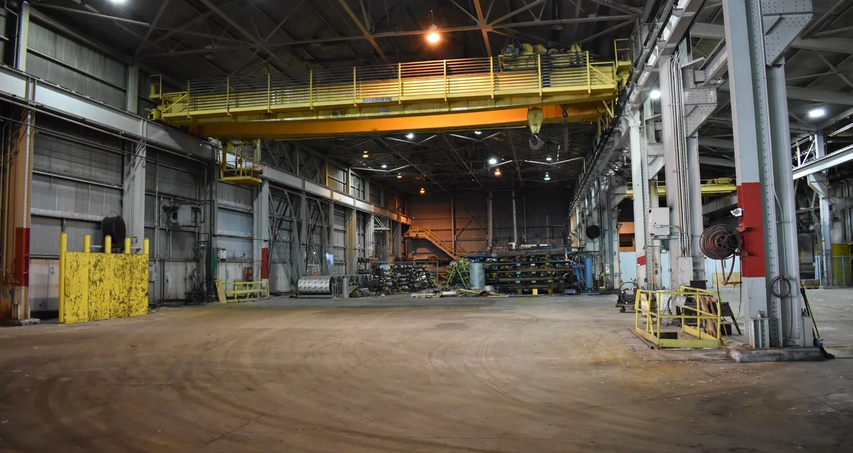 Bridge cranes over the main production bay